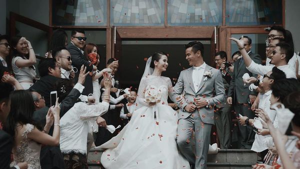 Foto: 7 Inspirasi Pernikahan Romantis Dion Wiyoko dan Fiona