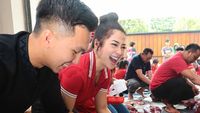 Cie.. Nikita Willy Ditemani Pacar Saat Potong Daging Kurban