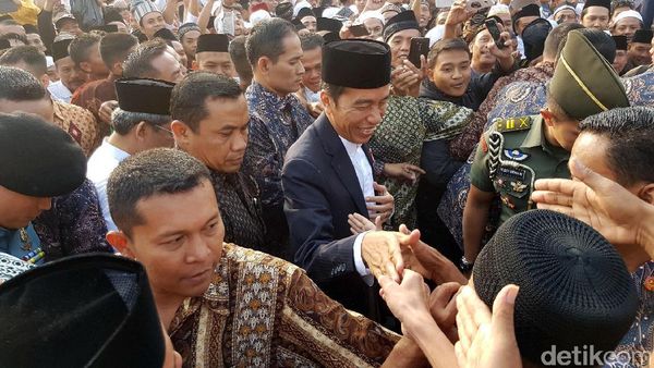 Momen Kedekatan Jokowi dengan Warga Sukabumi