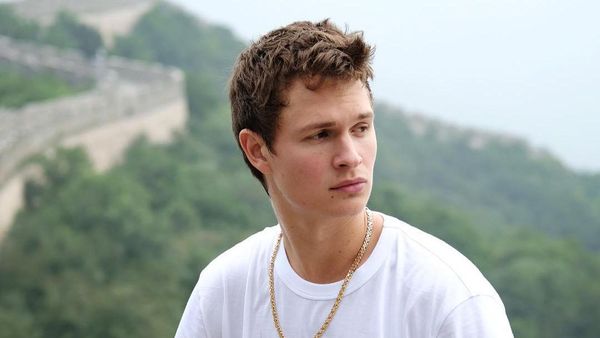 Foto: 15 Gaya Ansel Elgort, Bintang Baby Driver yang Buat Wanita Terpana