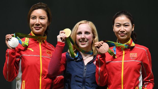 Yi Siling (kanan) pernah merebut medali perunggu pada cabang olahraga menembak di Olimipade 2016 di Rio de Janeiro.