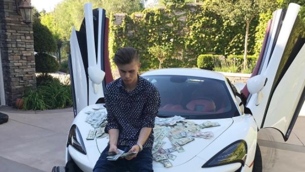 Gaya Pemuda London Super Kaya Pamer di Instagram