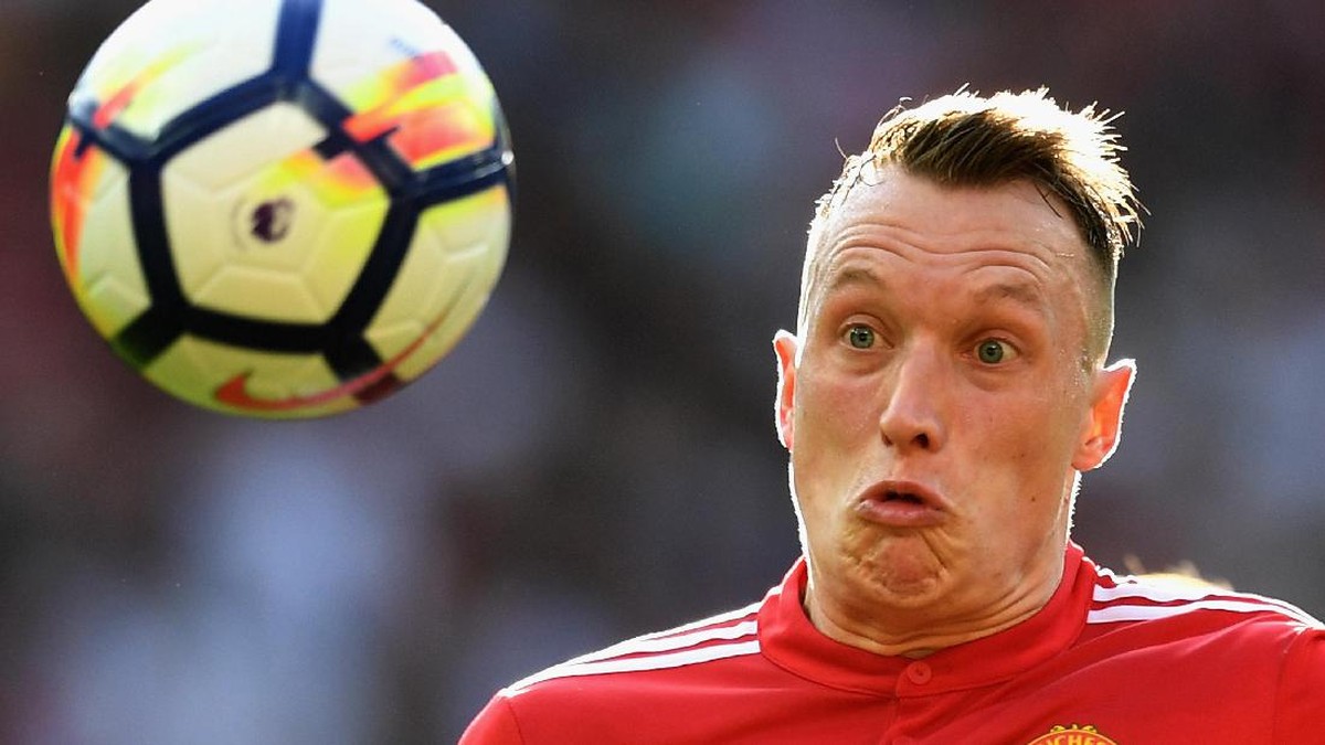 Phil JOnes tak mau dihantui cedera terus-terusan. (Michael Regan/Getty Images)