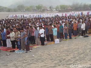 Ribuan Umat Islam Salat Idul Adha di Padang Pasir Bantul
