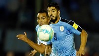 Di kubu Uruguay, Suarez jadi andalan di lini depan bersama Edinson Cavani. Foto: Andres Stapff/Reuters