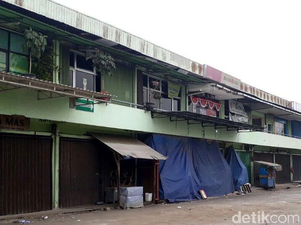 Pasar Induk Cipinang di Hari Pertama Harga Patokan Beras Berlaku
