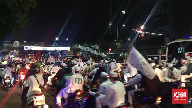 Keliling Jalanan dan Takbiran FPI Tanpa Habib Rizieq