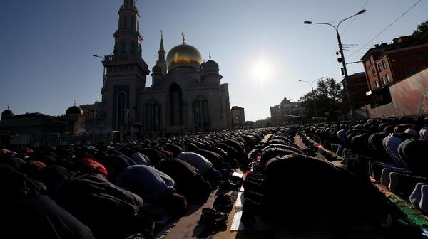 Khusyuknya Salat Idul Adha di Negeri Putin