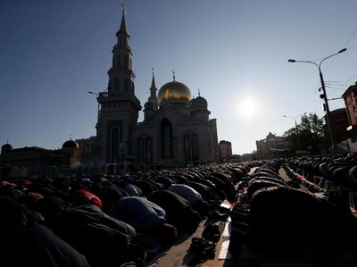 Khusyuknya Salat Idul Adha di Negeri Putin