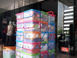 Jajanan Pasar hingga Buah, Bingkisan Keluarga untuk Tahanan KPK