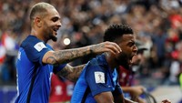 Unggul jumlah pemain, Prancis menambah keunggulan di menit ke-73 lewat Thomas Lemar. Foto: Gonzalo Fuentes/REUTERS
