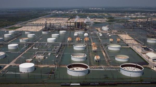 Bandara Hingga Kilang Minyak yang Terdampak Badai Harvey