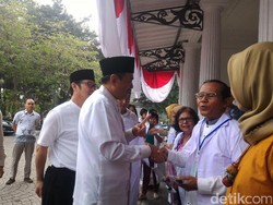 Djarot Lepas Tim Pemeriksa Kesehatan Hewan untuk Cegah Antraks