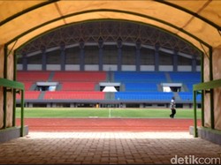 Wasit Buka Suara soal Insiden Diinjak Pemain di Stadion Patriot Bekasi