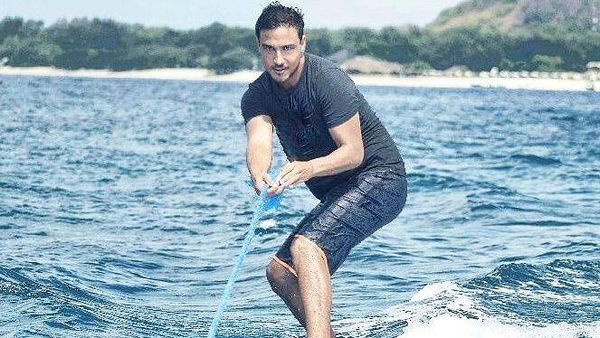 Pantas Raisa Meleleh, Begini Gaya Sporty Hamish Daud Saat Olahraga