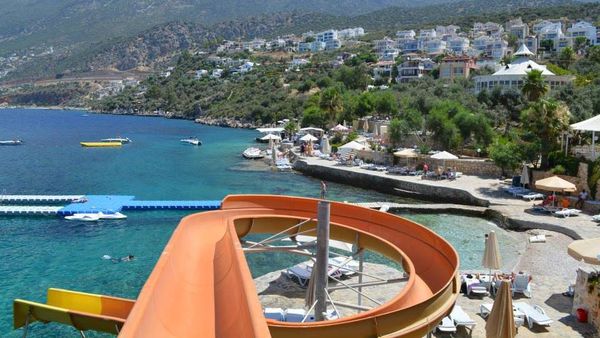 Ini Baru Seru, Seluncuran Langsung ke Laut