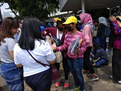 Ini Barang-barang yang Diburu Penonton di Lokasi Konser Music Bank