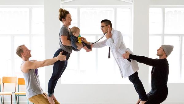 Foto: Kecil-kecil, Bocah 18 Bulan Ini Sudah Jago Akroyoga