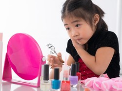 Menyikapi si Kecil yang Terlalu Sering Bercermin