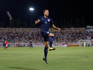 Kane Mengukur Diri dengan Ronaldo dan Messi