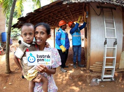 Hore, Warga Miskin di Jepara Dapat Sambungan Listrik Gratis