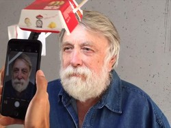 Keren! Pemotretan Ini Gunakan Kotak Big Mac McD, Senter dan Sedotan sebagai Lighting