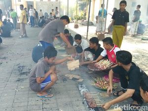 Tak Mudik, Ribuan Santri Ponpes Tebuireng Pilih Nyate Bareng