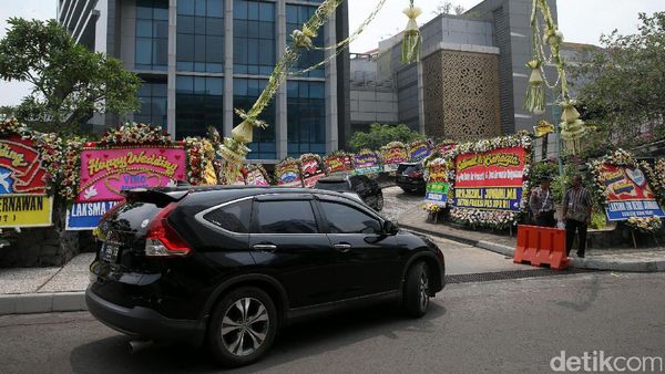 Ratusan Karangan Bunga untuk Pernikahan Anak BG-Buwas