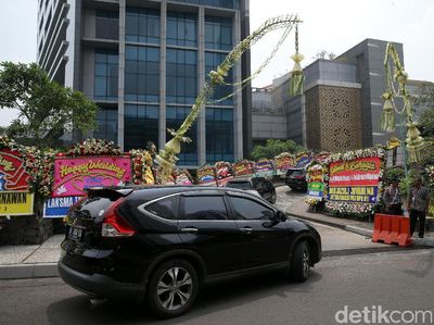 Ratusan Karangan Bunga untuk Pernikahan Anak BG-Buwas