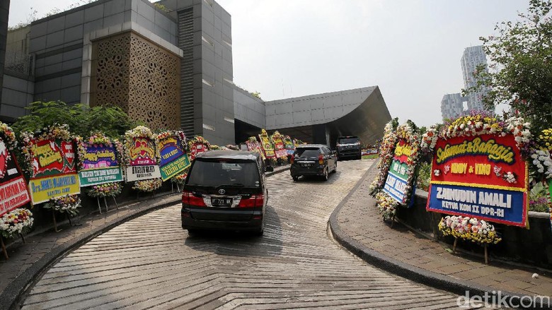 Ratusan Karangan Bunga untuk Pernikahan Anak BG-Buwas