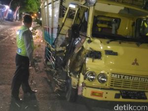 Sopir Mabuk, Truk Muat Tebu Adu Banteng di Jalur Blitar-Malang