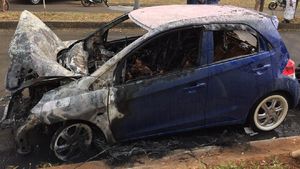 Penampakan Honda Brio yang Terbakar di Sebuah Rumah di Bekasi