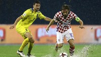 Luka Modric merupakan salah satu pemain senior di timnas Kroasia. Dia pun didapuk menjadi kapten. (Foto: Antonio Bronic/Reuters) Luka Modric merupakan salah satu pemain senior di timnas Kroasia. Dia pun didapuk menjadi kapten. (Foto: Antonio Bronic/Reuters)