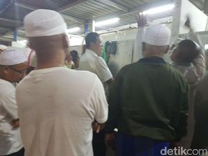 Kisah Amirul Hajj yang Antre di Toilet dan Jadi Perbincangan Jemaah Kisah Amirul Hajj yang Antre di Toilet dan Jadi Perbincangan Jemaah