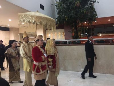 Foto: Nuansa Adat Minang di Resepsi Pernikahan Anak BG-Buwas