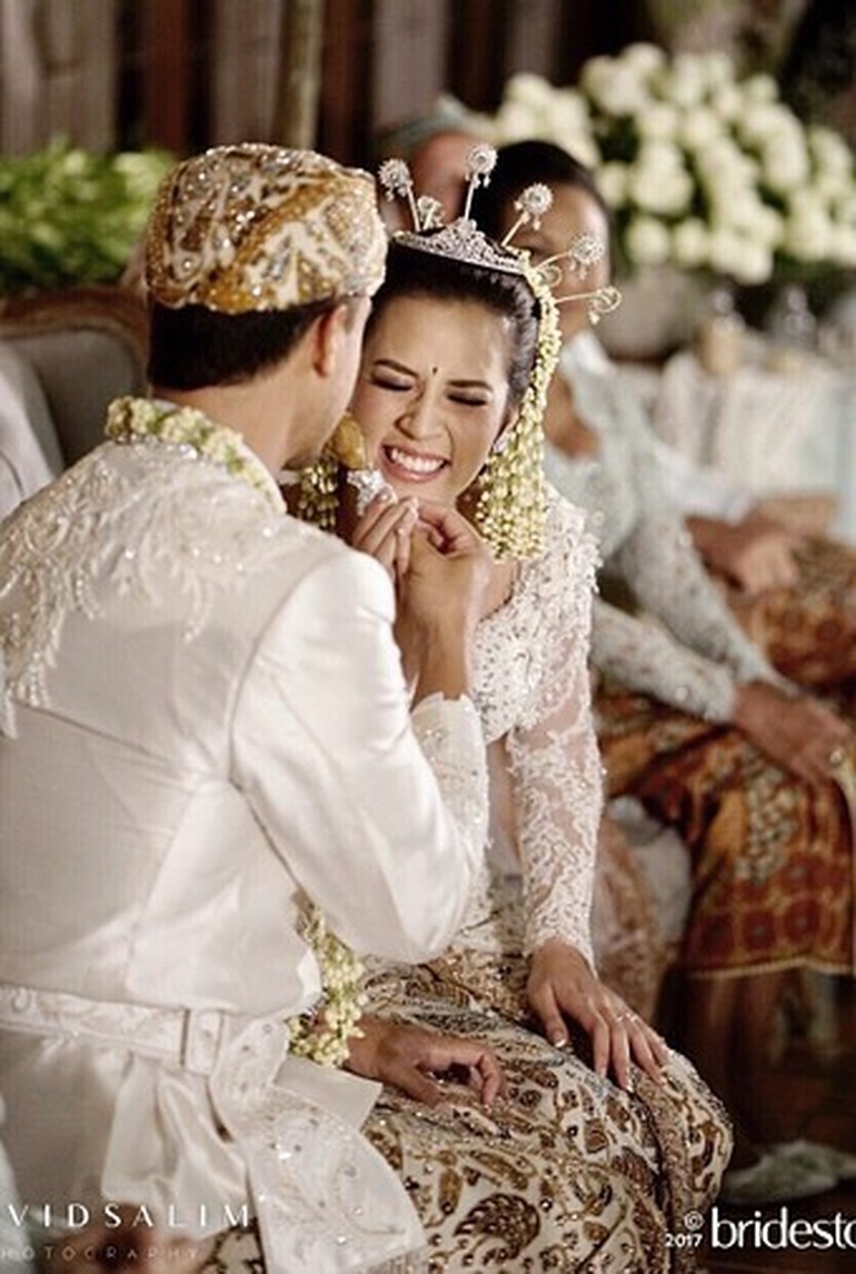 Gaun Pengantin Raisa 