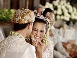 Raisa dan Hamish Daud Rebutan Ayam di Pernikahan, Ini Makna di Baliknya