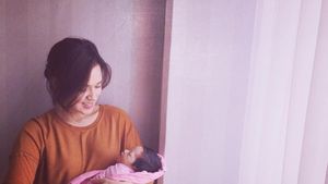 Foto-foto Ini Tunjukkan Raisa - Hamish Sosok Keibuan dan Kebapakan