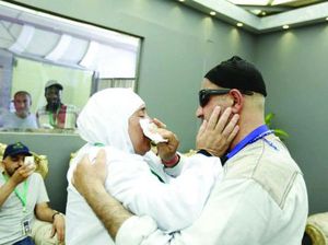 Mengharukan, Kakak Beradik Bertemu Saat Haji Usai Terpisah 15 Tahun