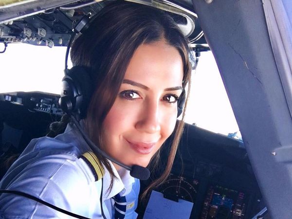 Foto: Senyum Manis Pilot Wanita Belanda