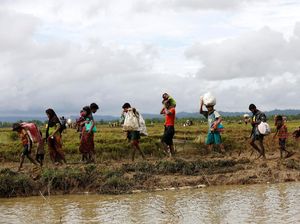 Warga Rohingya Mengungsi, 2.600 Rumah Dibakar di Rakhine Warga Rohingya Mengungsi, 2.600 Rumah Dibakar di Rakhine