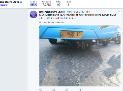 Motor Nyangkut di Kolong Bus TransJ di Jakbar