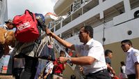 Direksi PELNI Jamu Penumpang di KM Kelud