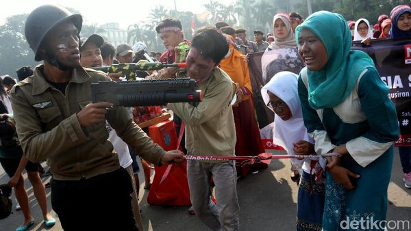 Aksi Teatrikal Save Rohingya di CFD