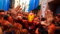 Intip Keseruan Festival Perang Tomat yang Dihadiri Puluhan Ribu Orang Ini