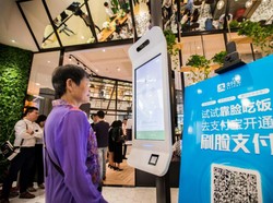 Makin Praktis, Makan di KFC Hangzhou Cukup Bayar Pakai Senyum