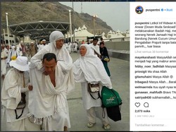 Salut! Letkol Ridwan Gendong Nenek 96 Tahun Saat Berhaji