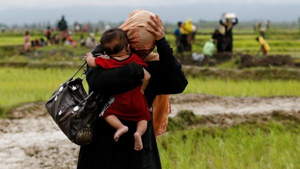 Perjuangan Warga Rohingya Menyelamatkan Diri ke Bangladesh