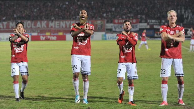 Di bawah arahan Widodo C. Putro, Bali United melesat ke puncak klasemen Liga 1.