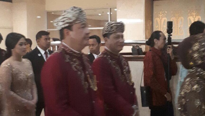 Pakai Baju  Adat Seragam  Budi Gunawan Buwas Tersenyum 